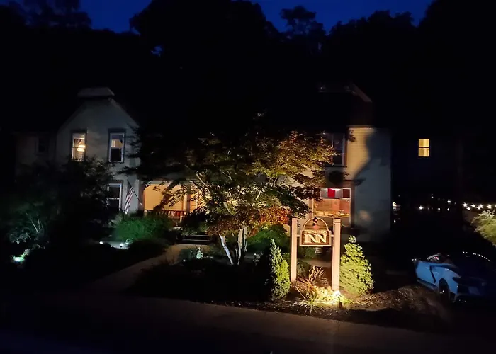 Twin Oaks Inn